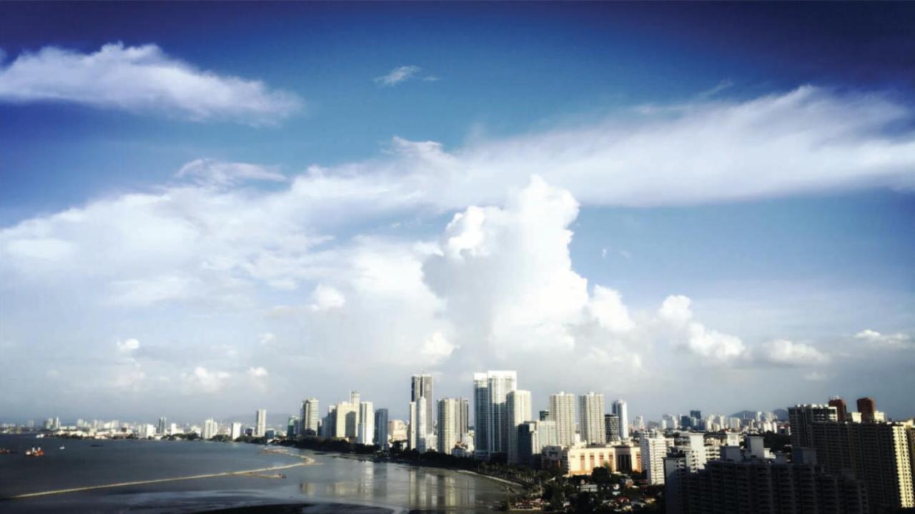 The Landmark Condo, By Sanguine George Town Esterno foto